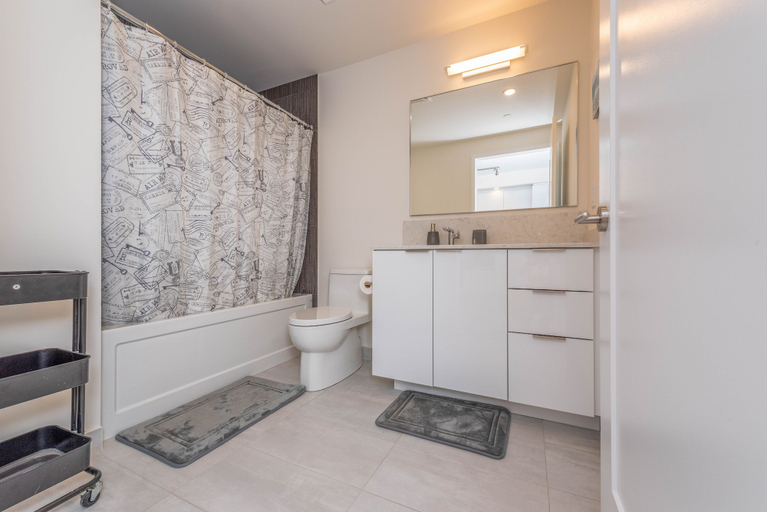 Bathroom 4, PlanURstay - Harbour Front Toronto, Toronto