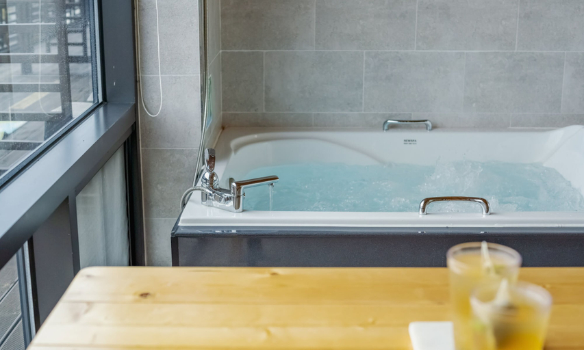 Bathroom 4, Yeosu Sunset Hostel and Pension, Yeosu