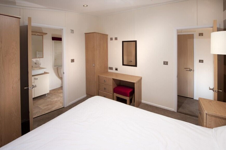 Bedroom 2, Sandy Meadows Lodge Park, Somerset