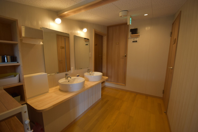 Bathroom 3, Hanareya, Tsushima