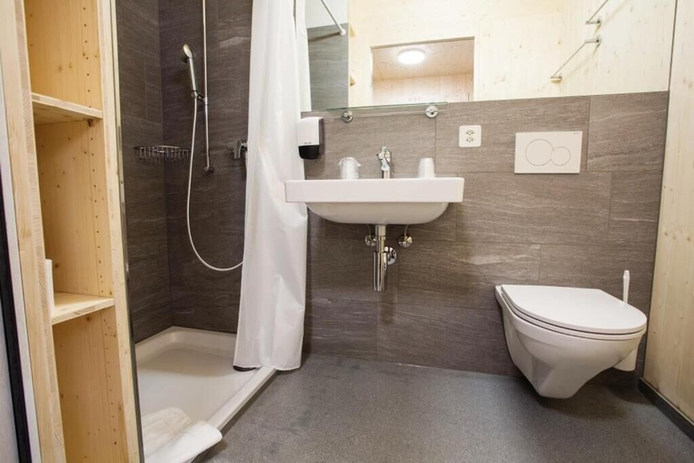 Bathroom 3, Sport- und Ferienhaus Don Bosco, Albula
