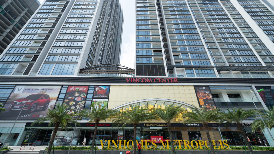 Exterior & Views