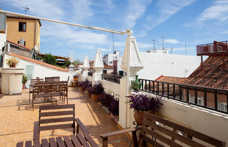 Others 5, Hostal América, Madrid