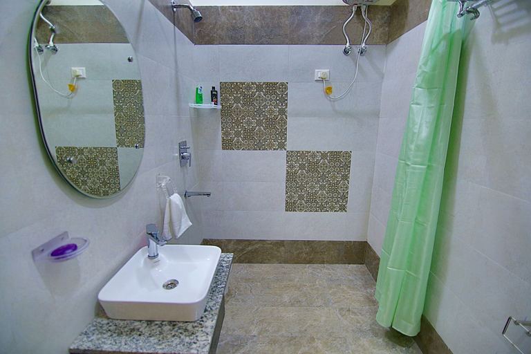 Bathroom 3, The Hideout Agra Homestay, Agra