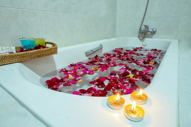Bathroom, Thiha Bala Hotel, Mandalay