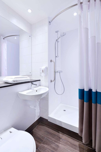 Bathroom 3, Travelodge Bath Waterside, Bath and North East Somerset