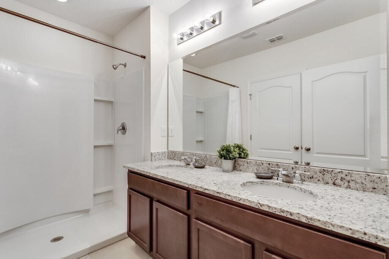 Bathroom 4, 6bed 4Ba Villa Game Room Pool Spa, Polk