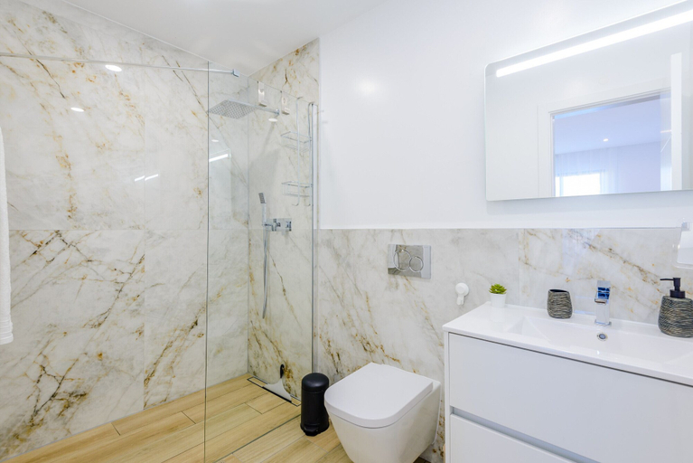 Bathroom 4, The Little Paradise With Sea Views, Lagoa
