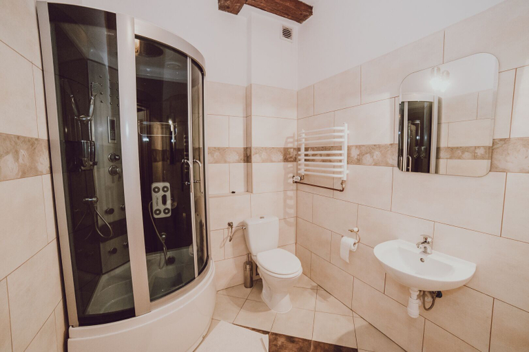 Bathroom 3, Pałac Kursko, Międzyrzecz