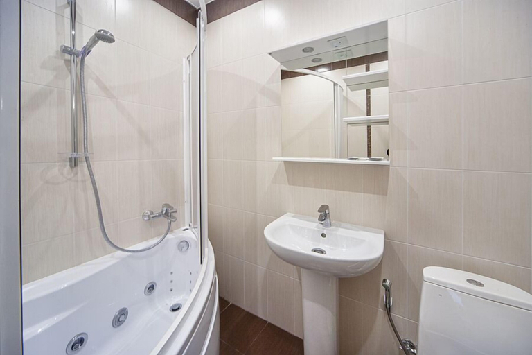 Bathroom 3, 4 Rooms Hotel, North-Western