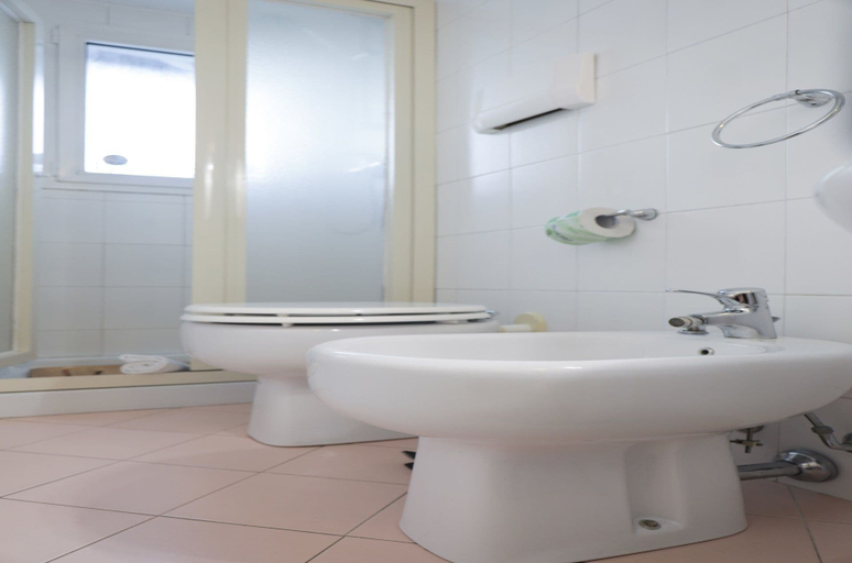 Bathroom 4, Welc-oM Panoramic, Padua
