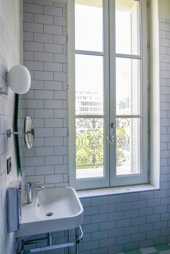 Bathroom 4, Hôtel Mercure Marseille Canebière Vieux-Port, Bouches-du-Rhône