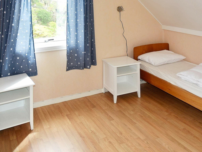 Bedroom 5, 6 Person Holiday Home in Bakkasund, Austevoll