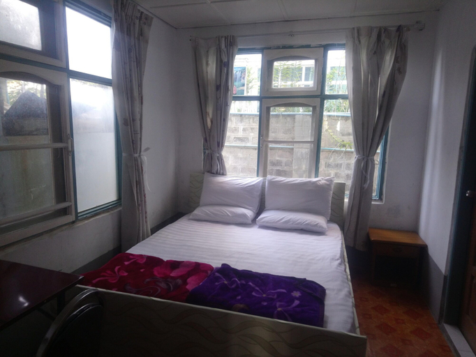 Bedroom 2, Diamond Star Guest House, Taunggye