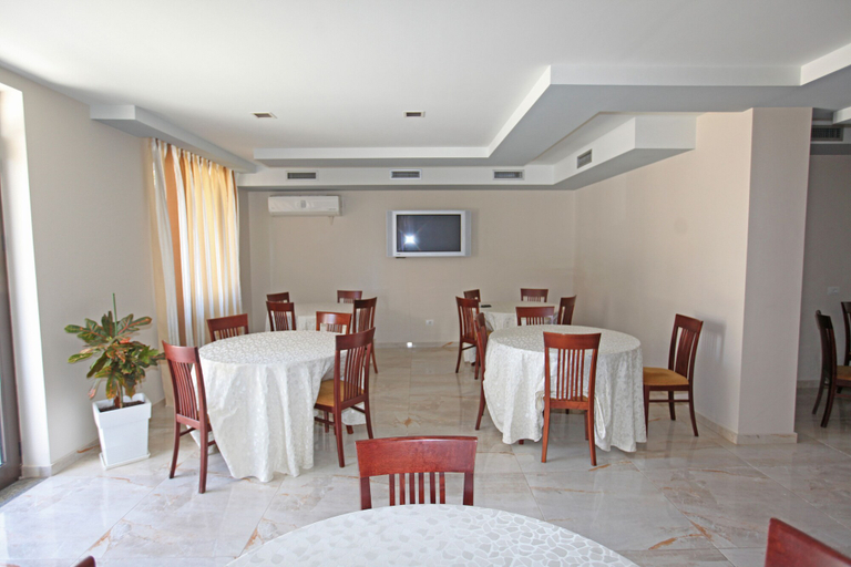 Food & Drinks 5, Hotel Star, Sarandës