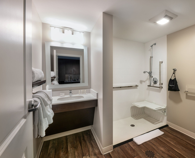 Bathroom 3, TownePlace Suites by Marriott Milwaukee Oak Creek, Milwaukee