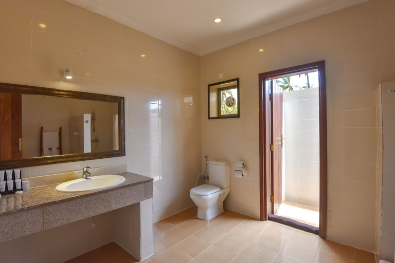Bathroom 5, The Sands Beach Resort Zanzibar, Kusini