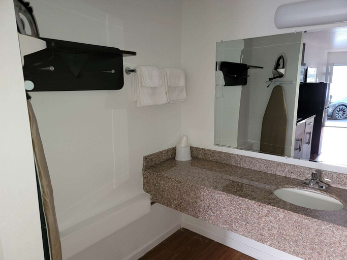 Bathroom 3, Studio 6 Thousand Palms, CA, Riverside