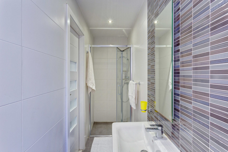 Bathroom, Cozy Apartment in an Amazing Location