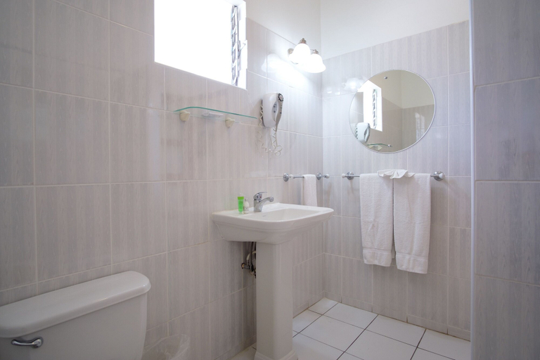 Bathroom 4, Hibiscus Lodge
