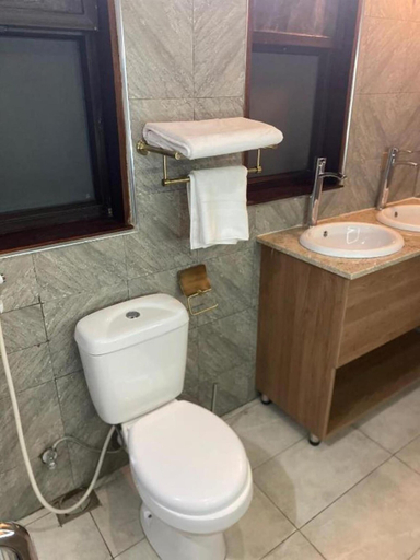 Bathroom 3, Zebi Ecolodge, Buhaguzi
