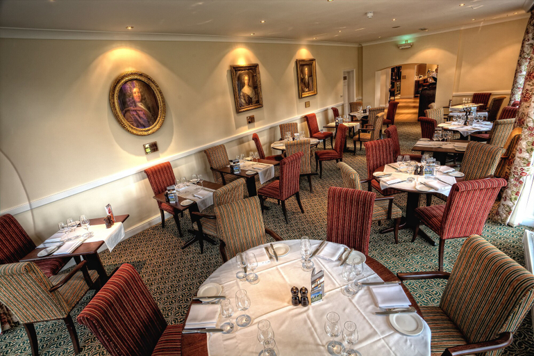 Food & Drinks 5, West Lodge Park Hotel, London