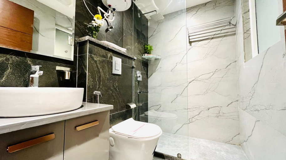 Bathroom 4, ZEN Studios - DLF CyberCity Gurgaon, Gurgaon