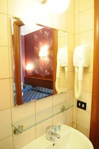 Bathroom 4, Termini Station Rooms, Rome