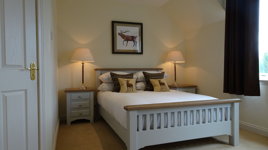 Bedroom 2, Loch Ness Lodge, Highland