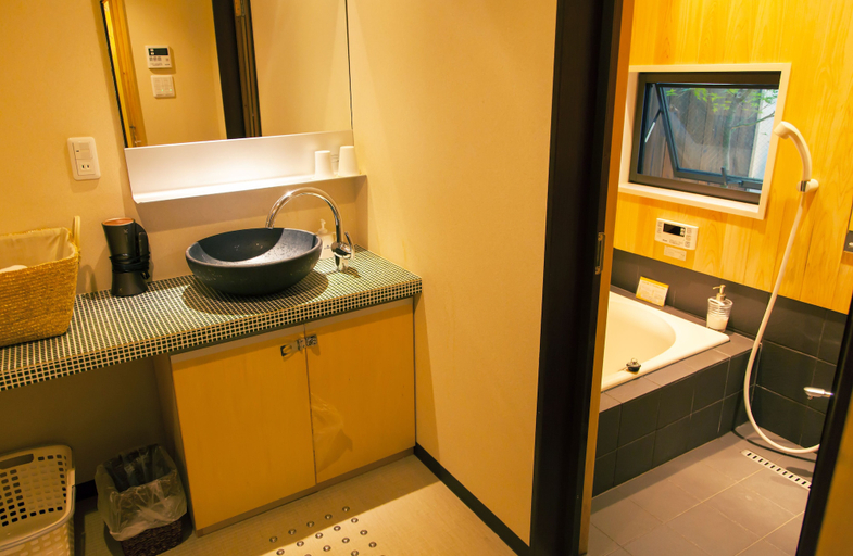 Bathroom 3, Suzaku Wakakusa An, Kyoto