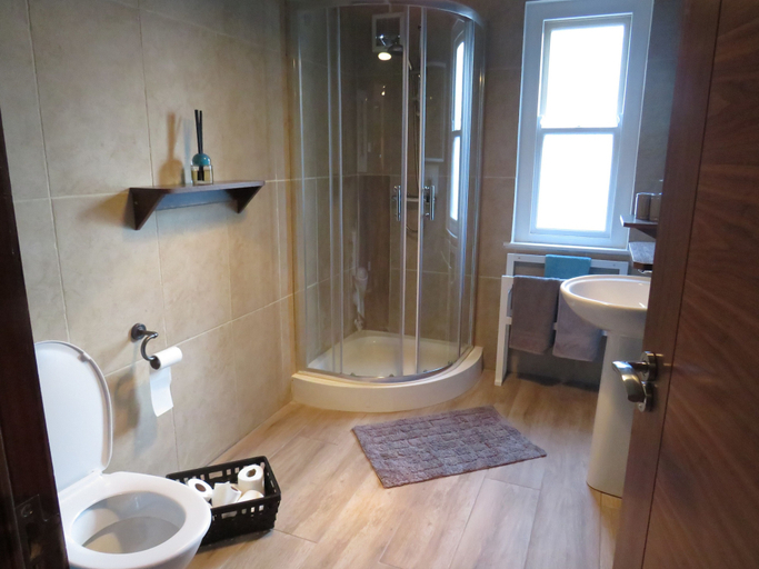 Bathroom 4, Wildwood Apartment