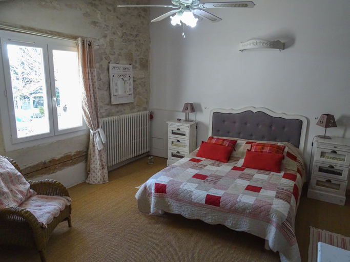 Bedroom 4, Clos St Pierre de Fraisse, Vaucluse