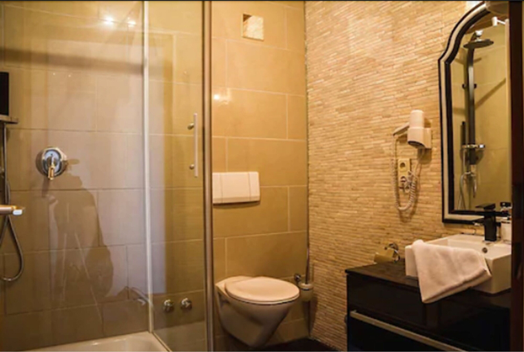 Bathroom 5, Hotel Waldlust B & B, Schwandorf