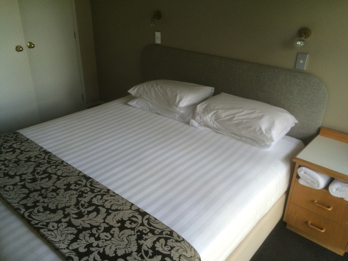 Bedroom 2, Fountain City Motor Inn, Hamilton