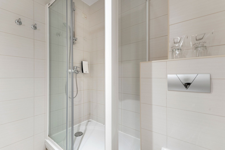 Bathroom 4, Hotel Maritimo, Makarska