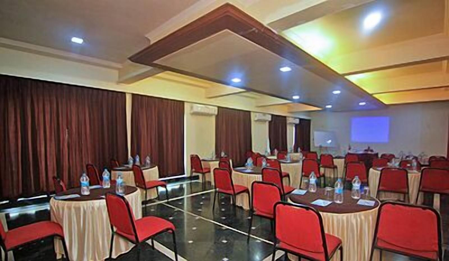 Food & Drinks 4, Hotel The Metropole, Pune