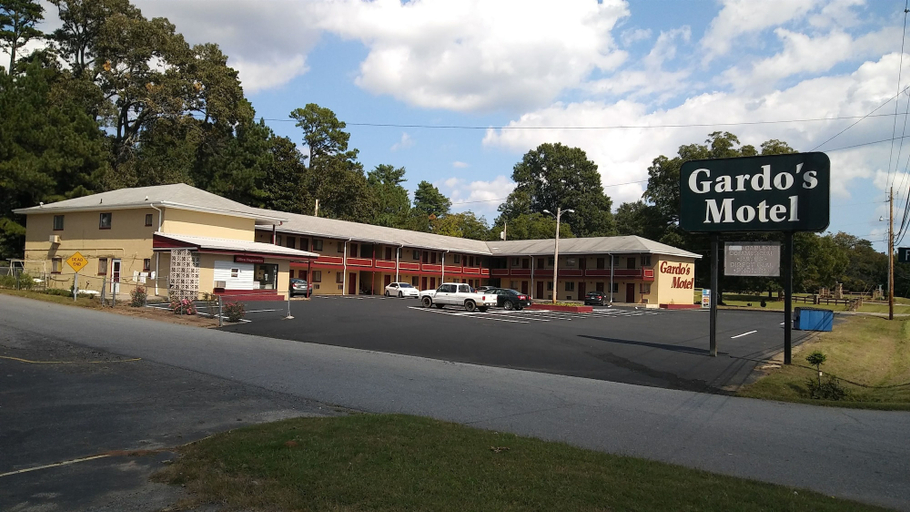 Others 5, Gardos Motel, Rutherford