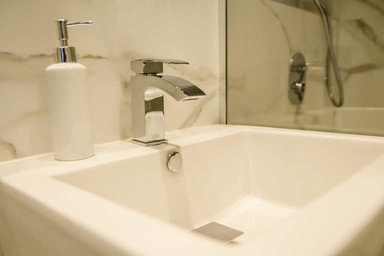 Bathroom 3, Rondo ONZ Jana Pawła II 26, Warsaw
