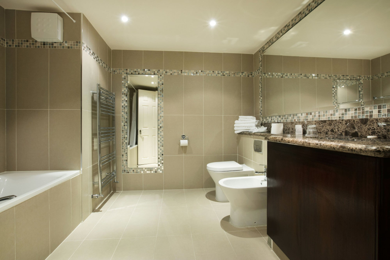 Bathroom 4, Harrington Hall, Dublin
