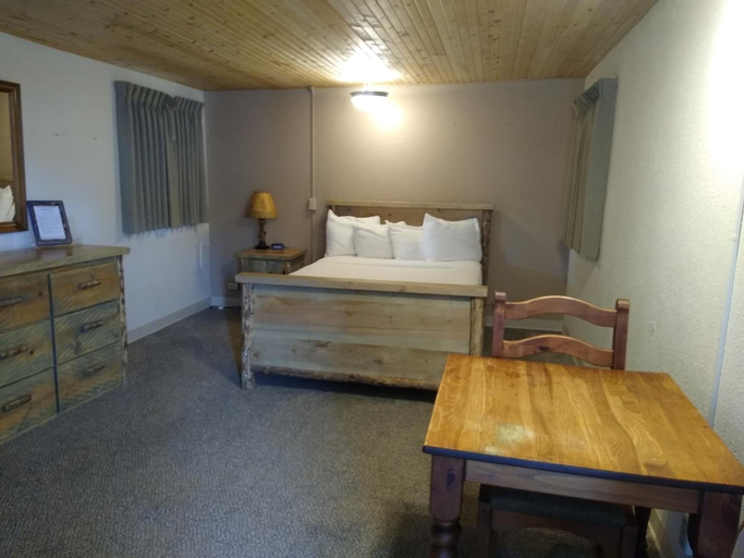 Bedroom 3, Townhouse Motel, Niobrara