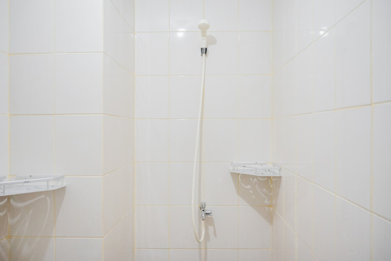 Bathroom 3, Comfy and Stylish 2BR Apartment at Ayodhya Residences, Tangerang