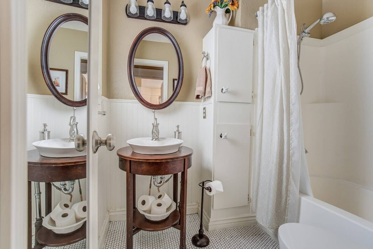 Bathroom 4, 1893 Classic 4 Blocks From Great Dining & Shops, El Paso