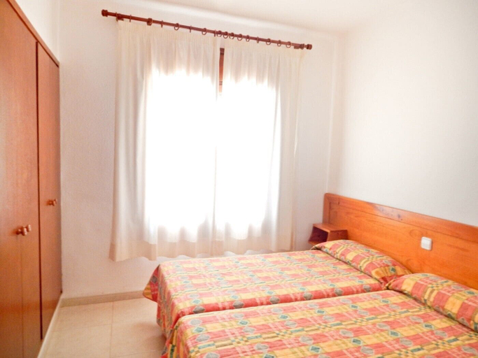 Bedroom 3, Apartamento con parquing Mar d'Or PB5, Girona