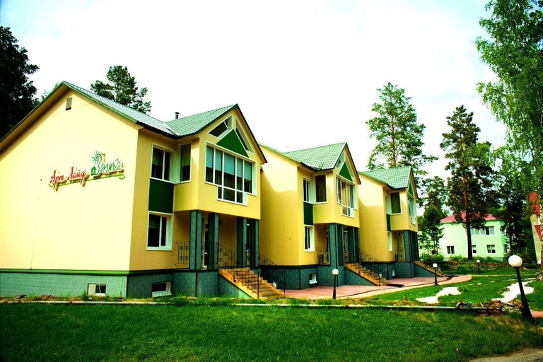 Exterior & Views