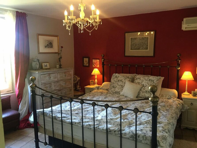 Bedroom 2, Le Peyrail, Gironde