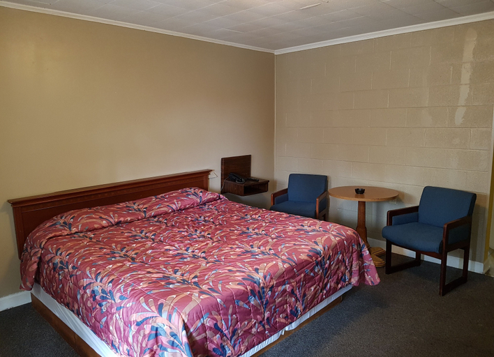 Bedroom 3, Gardos Motel, Rutherford