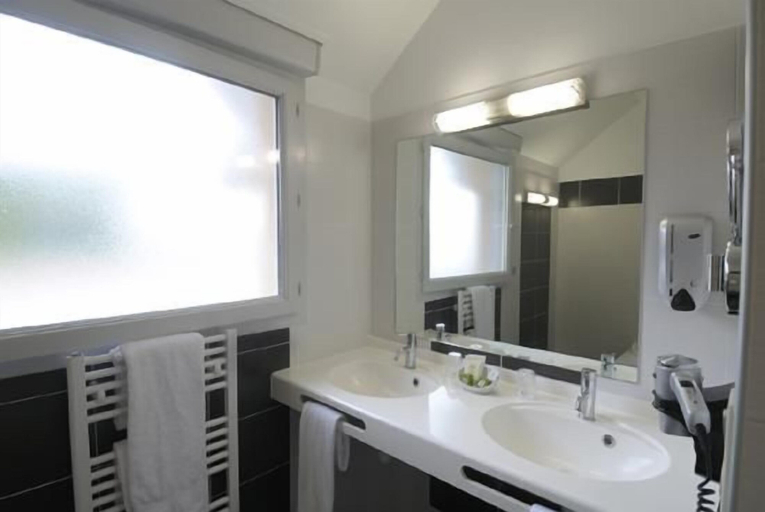 Bathroom, Hôtel-Restaurant de la Tour, Corrèze