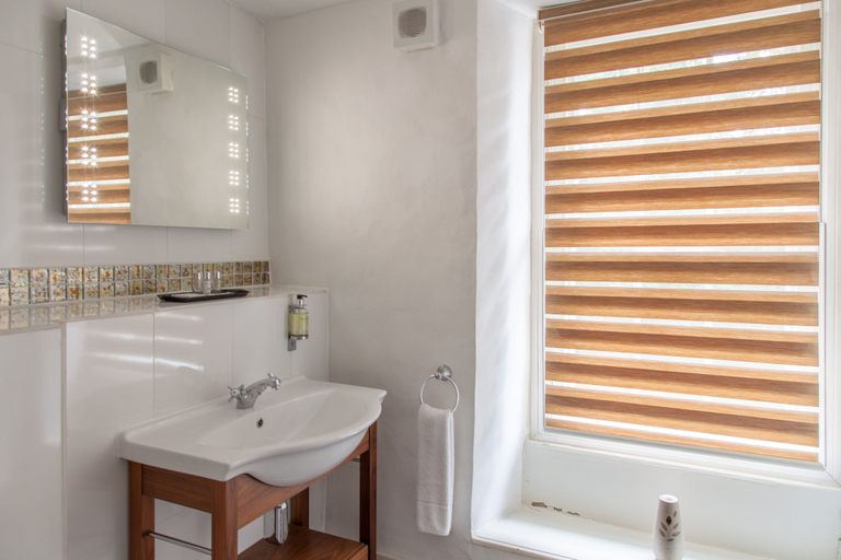 Bathroom 4, The Wychwood Inn, Oxfordshire