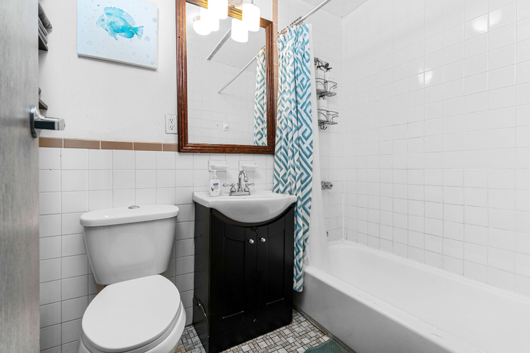 Bathroom 3, Perfectly Located near Restaurants, Shops, & Sites, New York