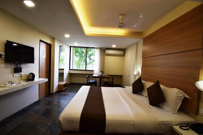 Bedroom 3, Hotel Pearl, Kolhapur